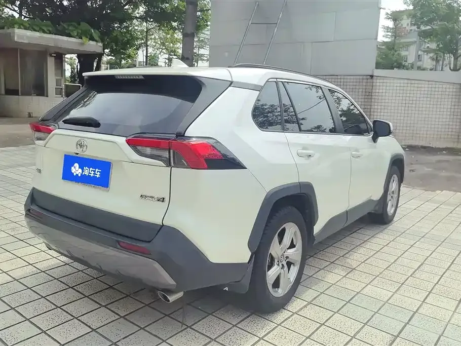 Toyota RAV4 — фото 9