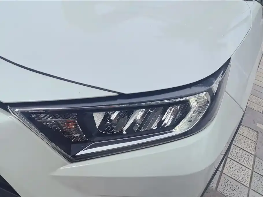 Toyota RAV4 — фото 3