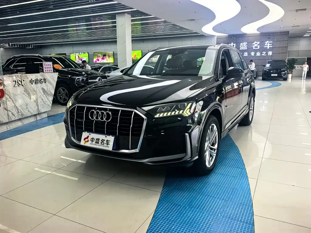 Audi Q7 — фото 1