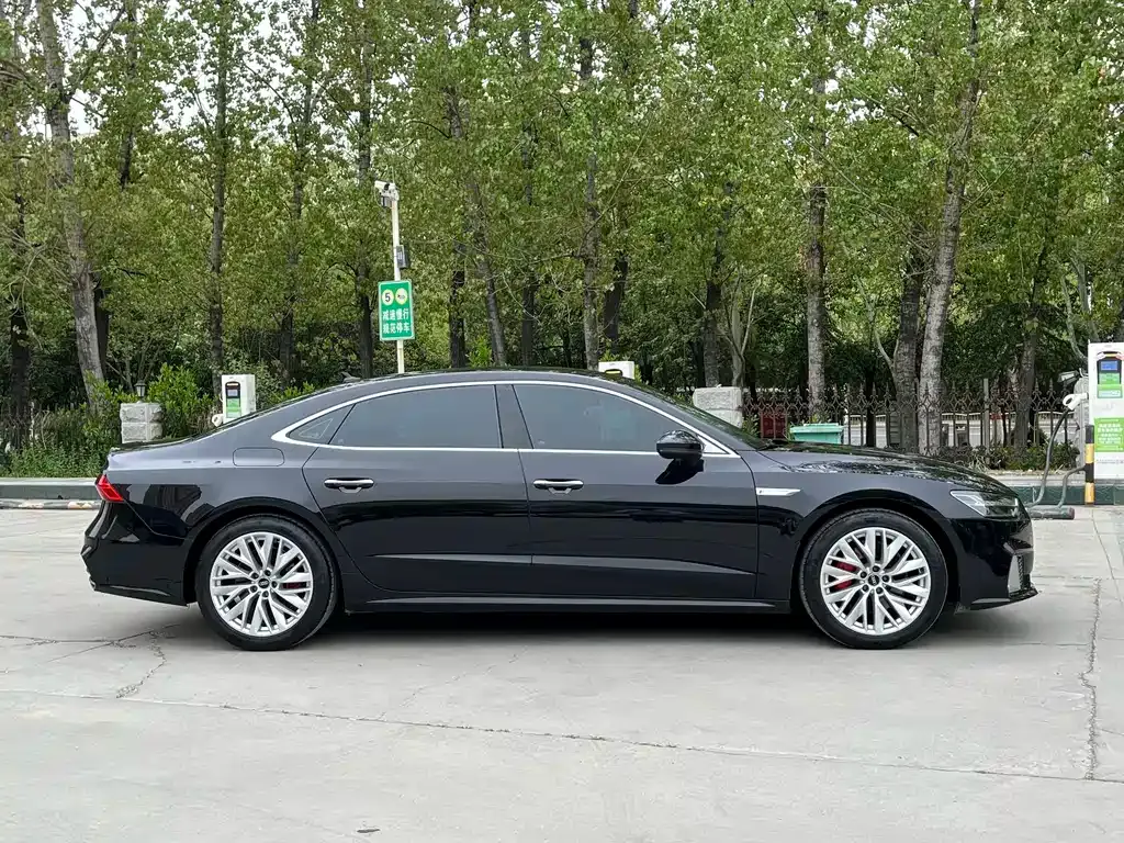 Audi A7L — фото 7