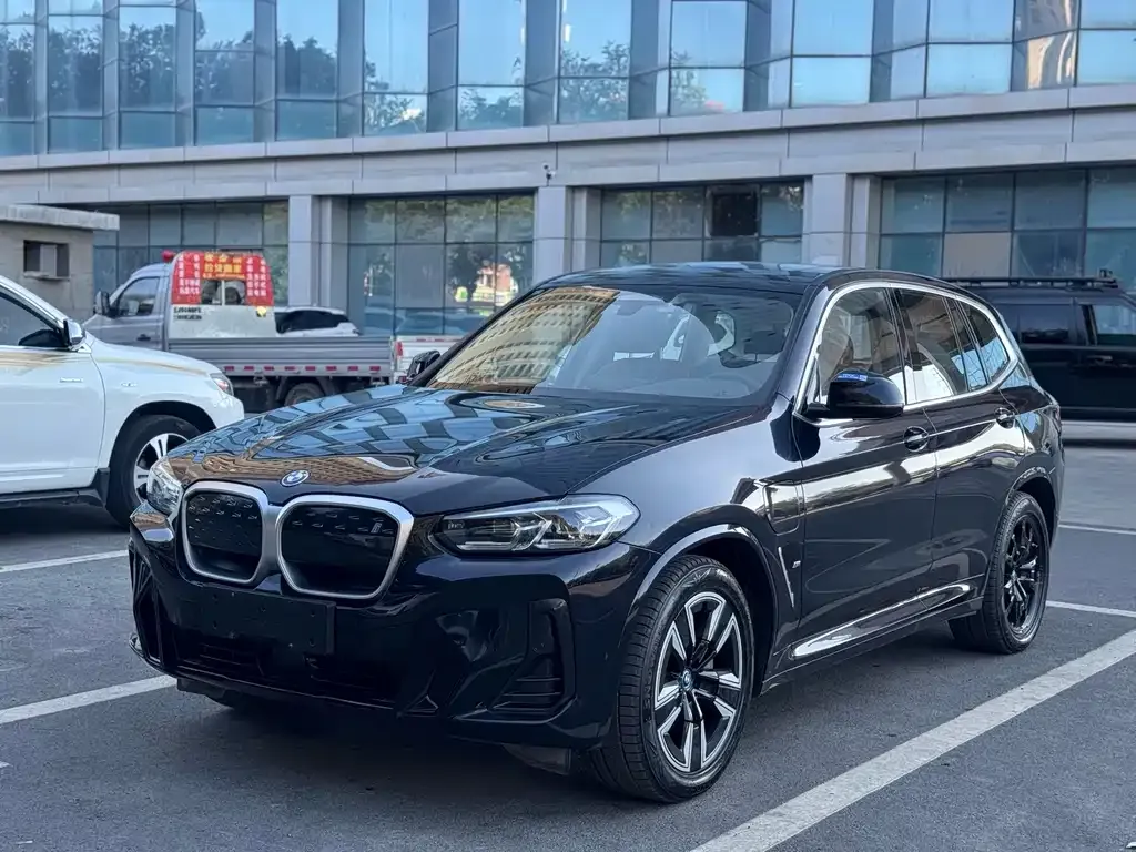 BMW iX3 — фото 1