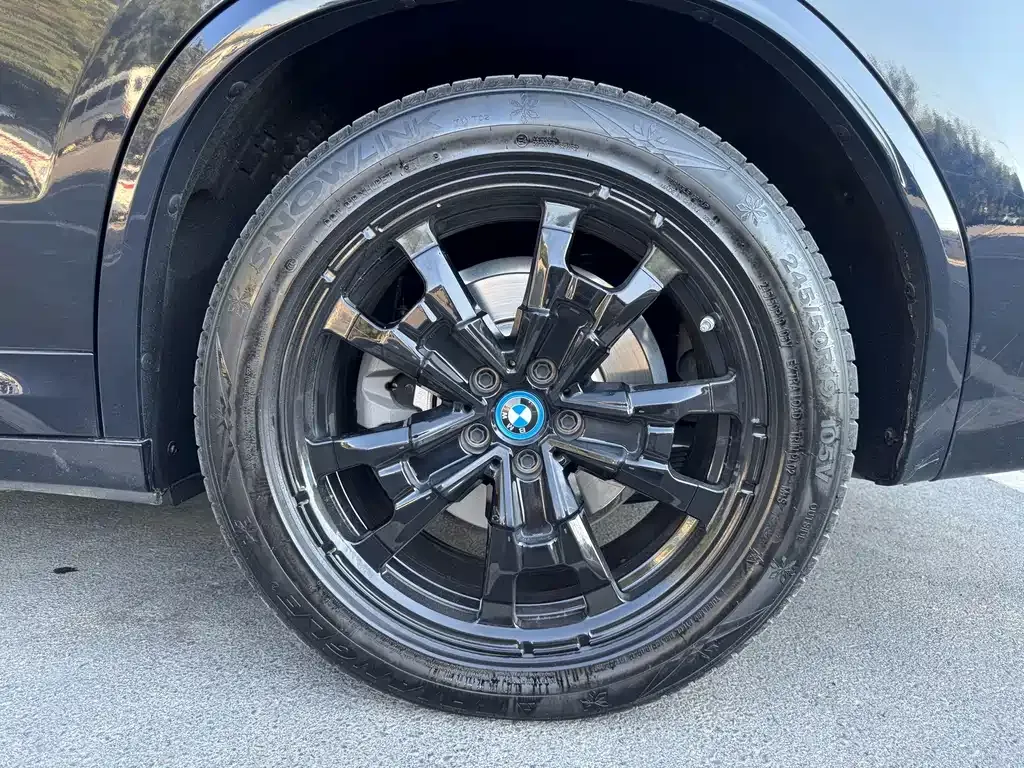 BMW iX3 — фото 10