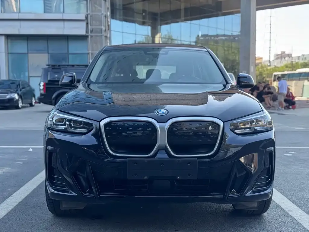 BMW iX3 — фото 6