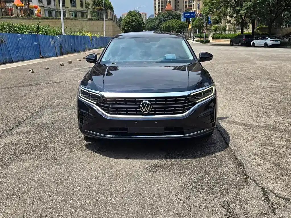 Volkswagen Passat — фото 1