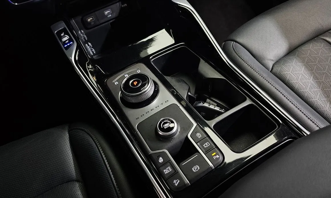 Kia Sorento — фото 7
