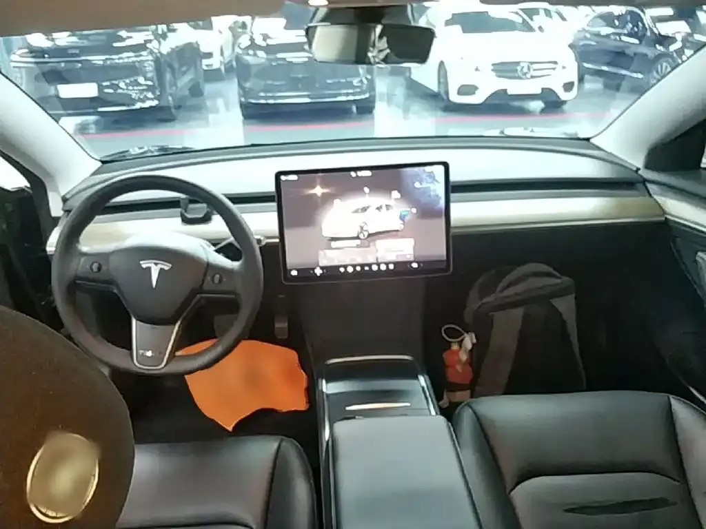 Tesla Model 3 — фото 10