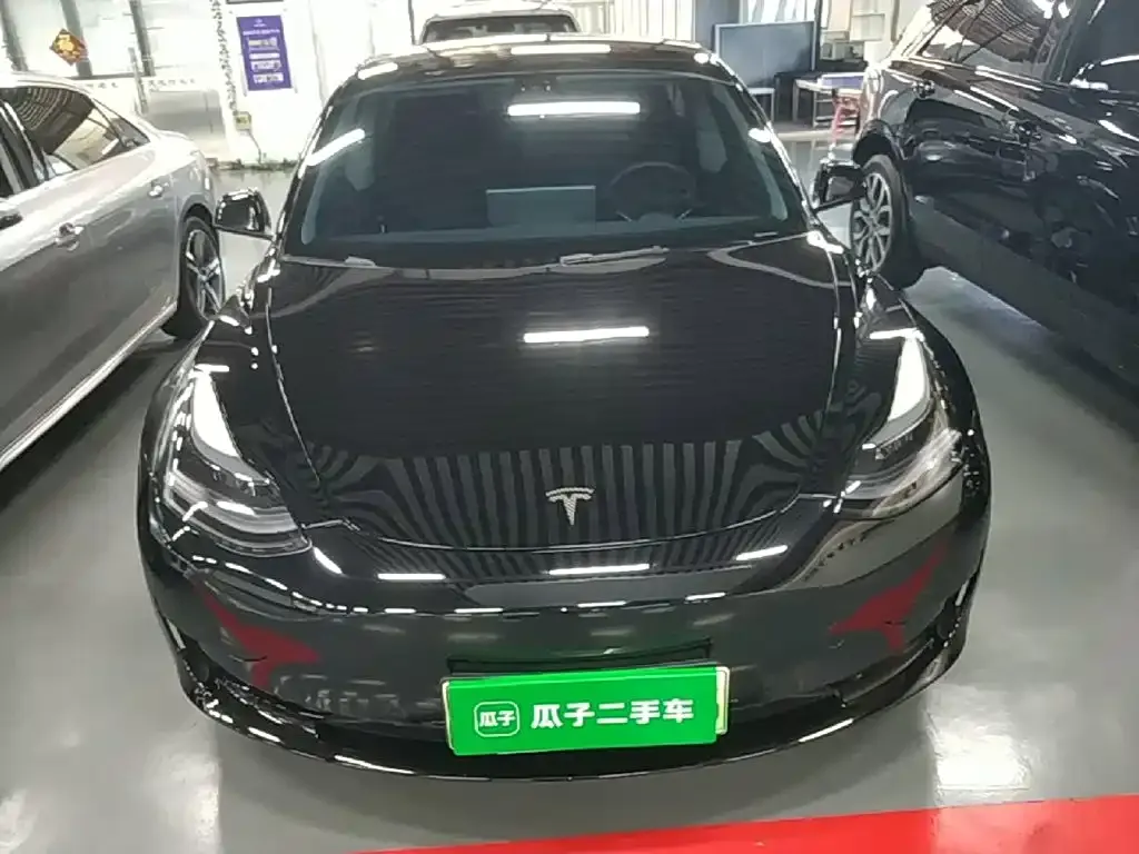 Tesla Model 3 — фото 3