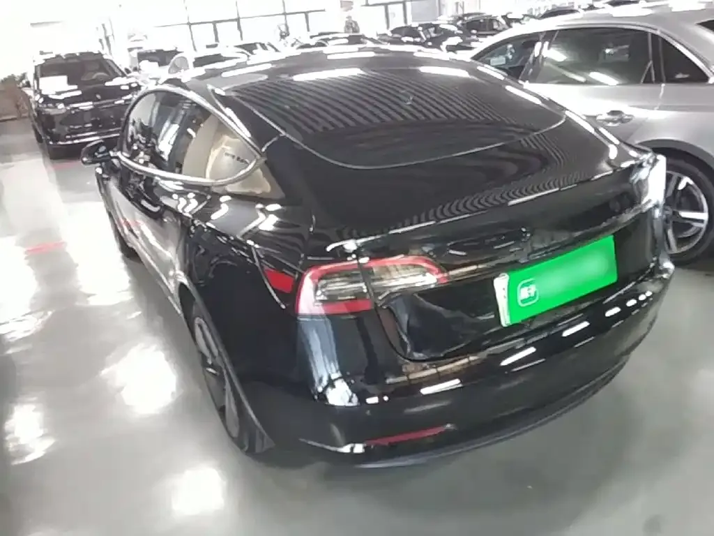 Tesla Model 3 — фото 2