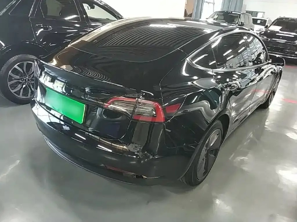 Tesla Model 3 — фото 4