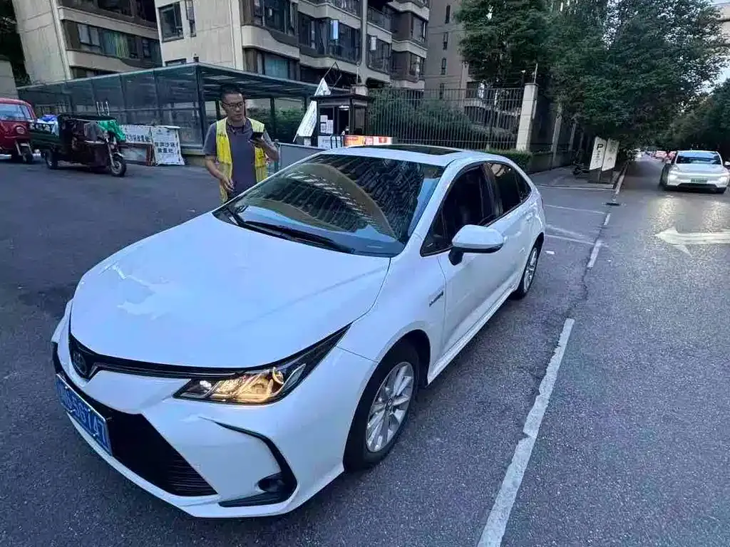 Toyota Corolla — фото 1