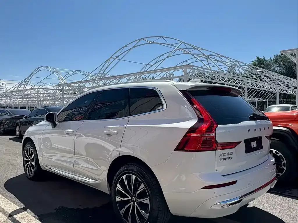 Volvo XC60 — фото 9