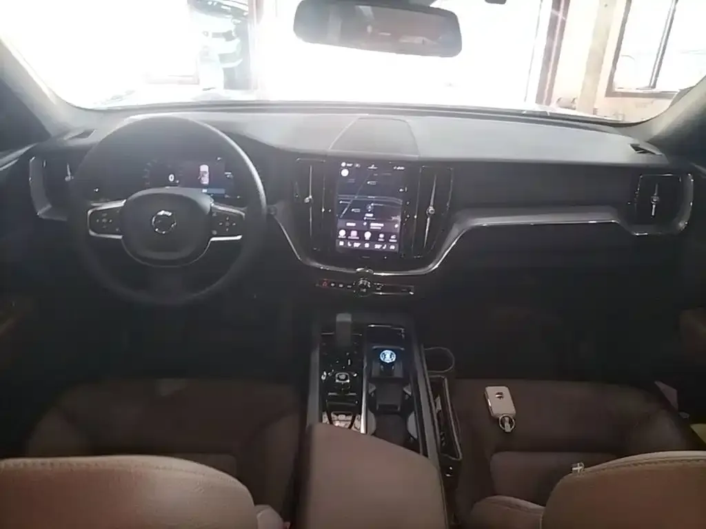 Volvo XC60 2024 из CN, фото 2
