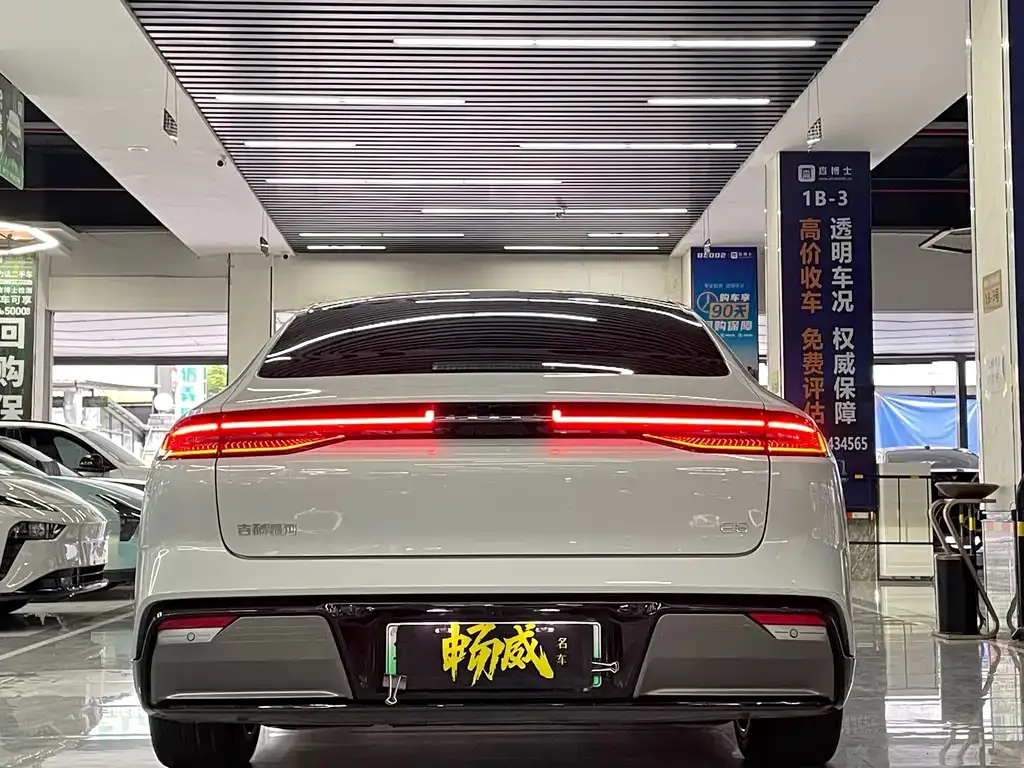 Geely Galaxy E8 — фото 8