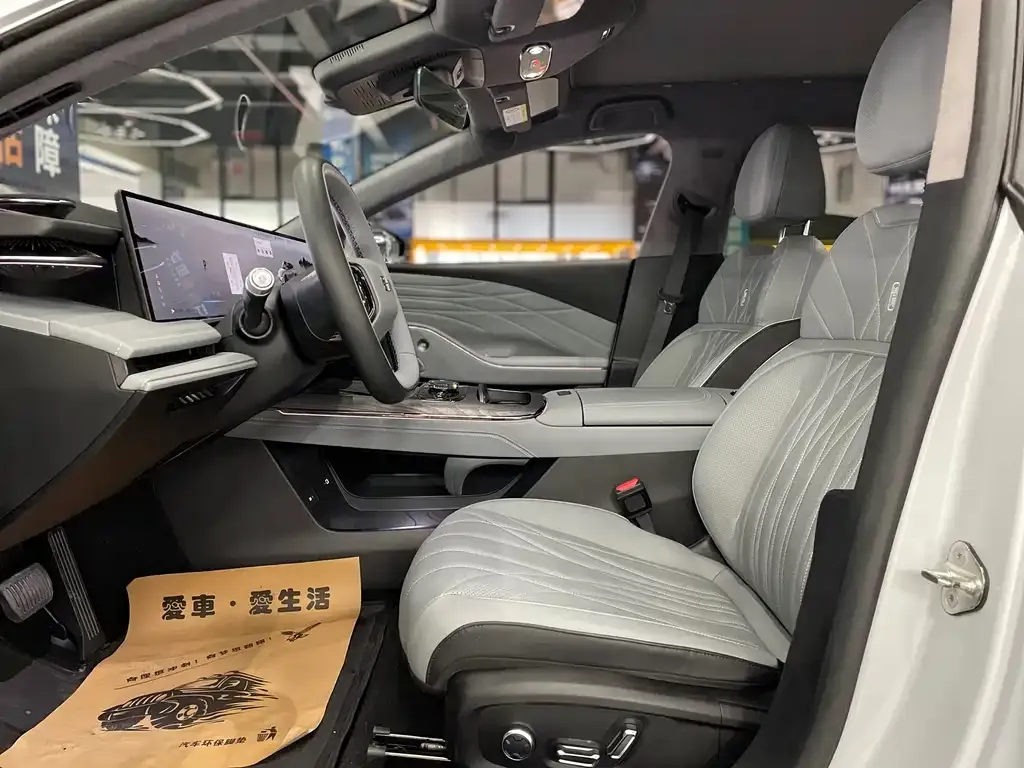 Geely Galaxy E8 — фото 10
