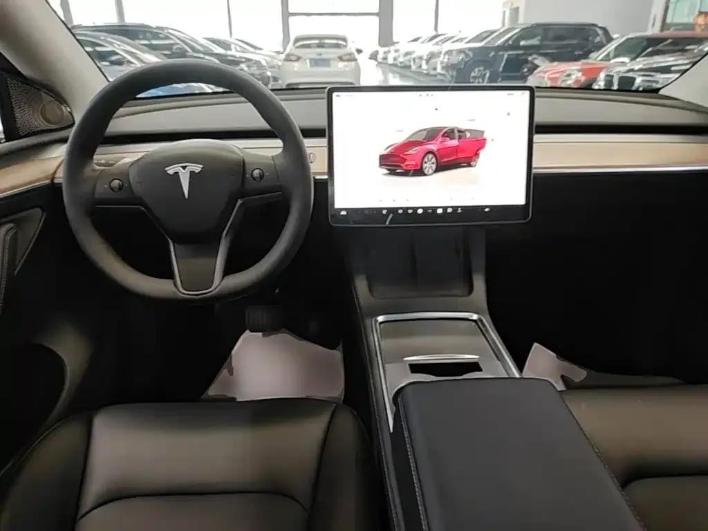 Tesla Model Y — фото 3
