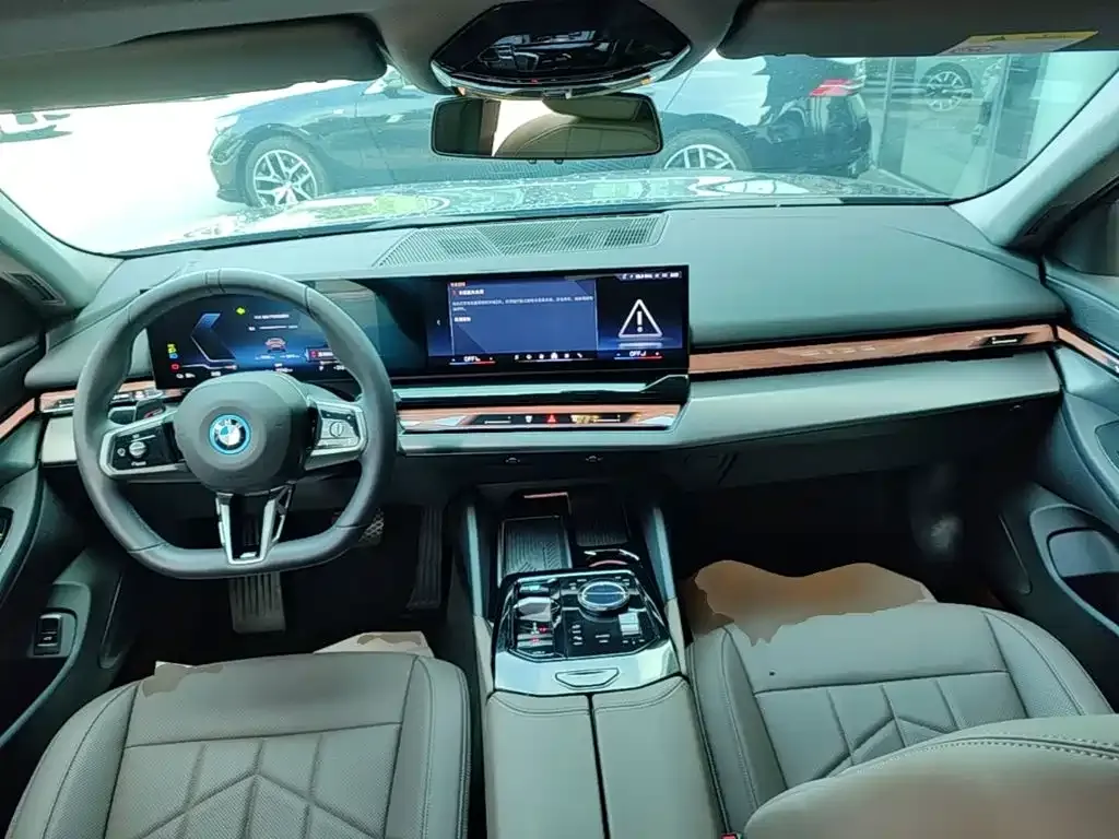 BMW i5 — фото 6