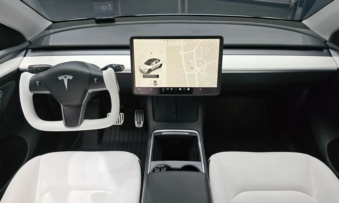 Tesla Model Y — фото 8