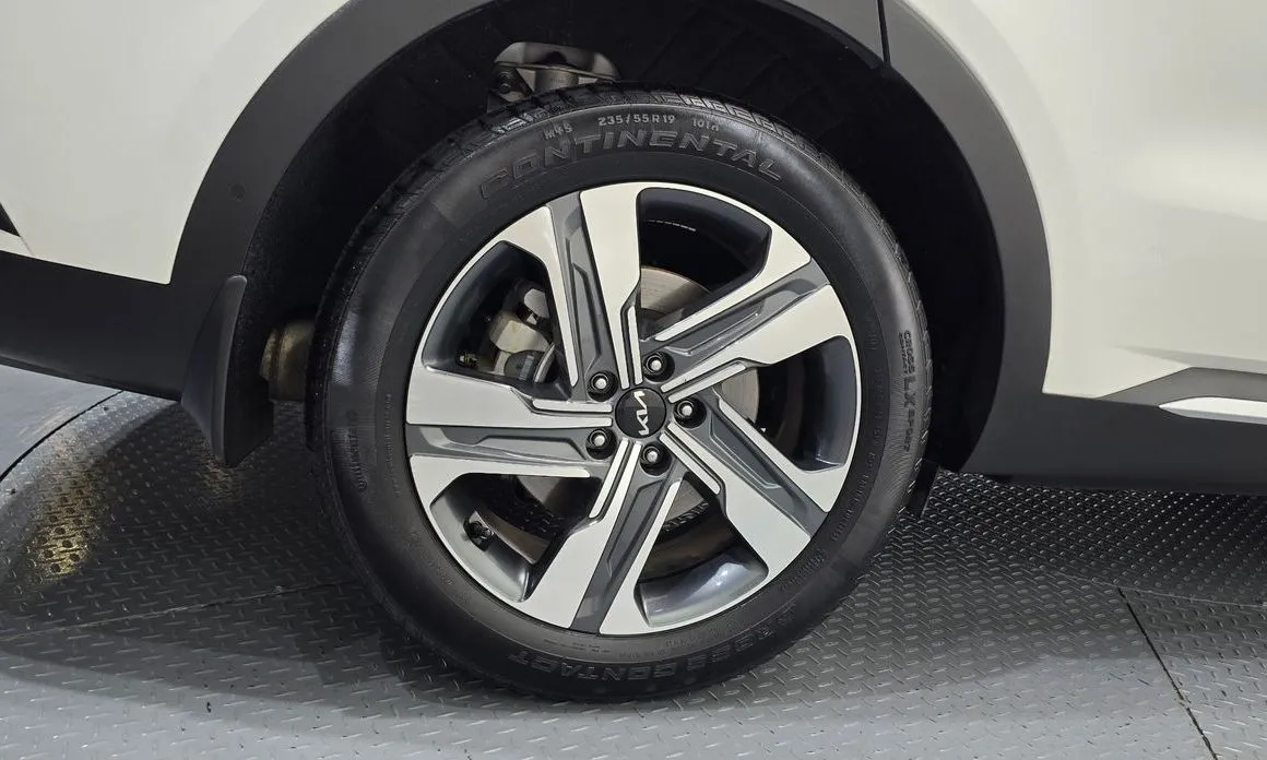 Kia Sorento — фото 8