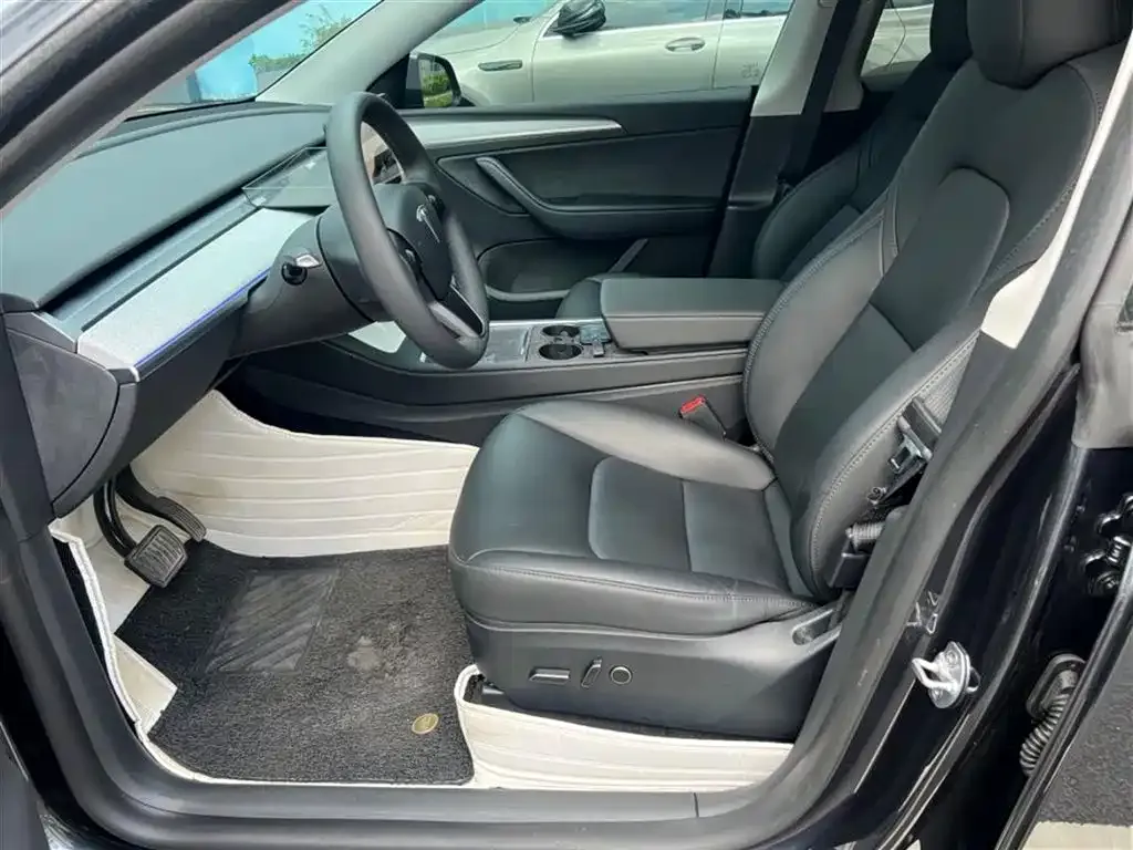 Tesla Model Y — фото 2