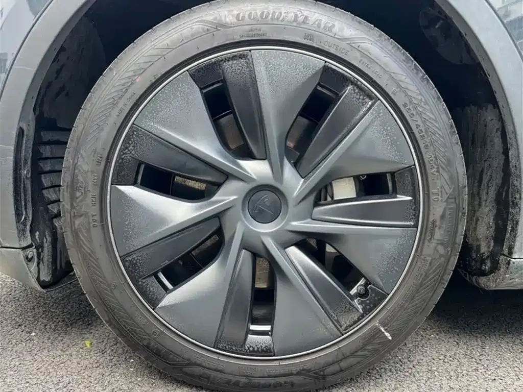 Tesla Model Y — фото 6