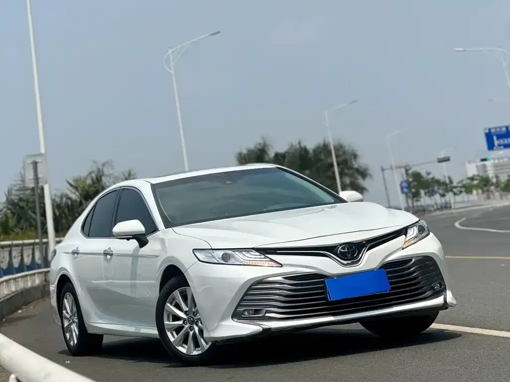 Toyota Camry — фото 4