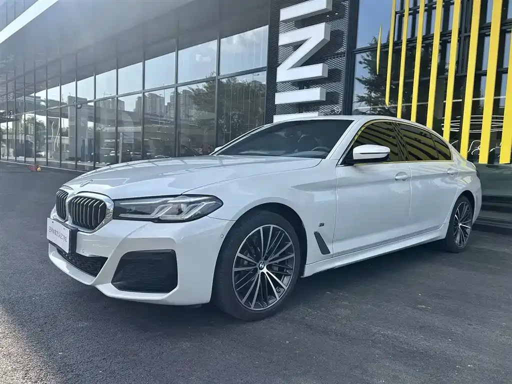 BMW 5 Series — фото 1