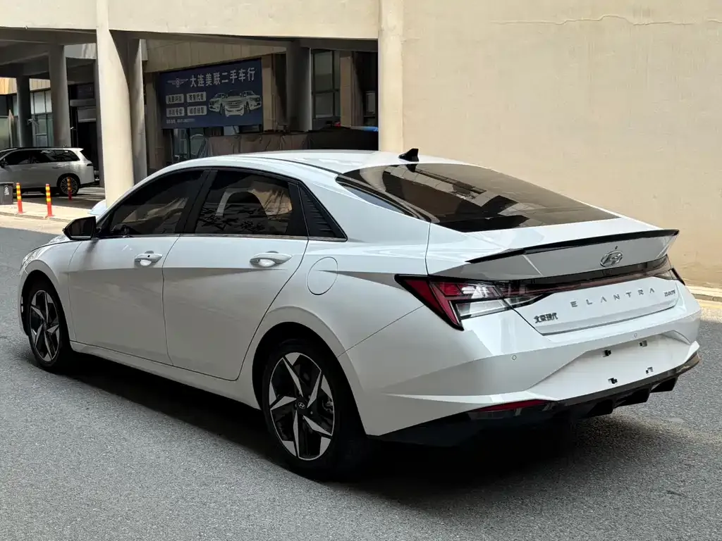 Hyundai Elantra — фото 5