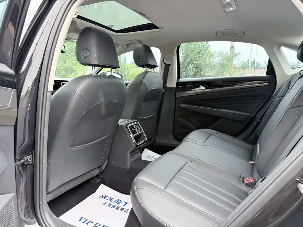 Volkswagen Passat 2021 из CN, фото 4
