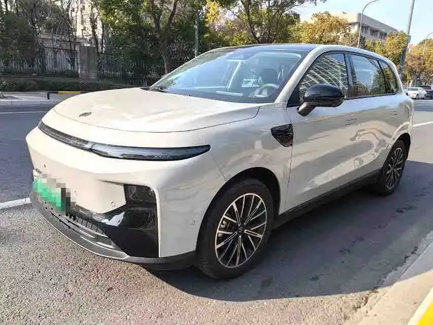 Leapmotor B10