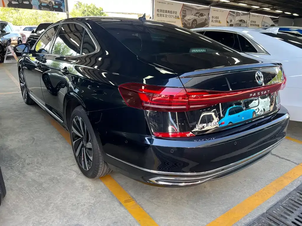 Volkswagen Passat — фото 10