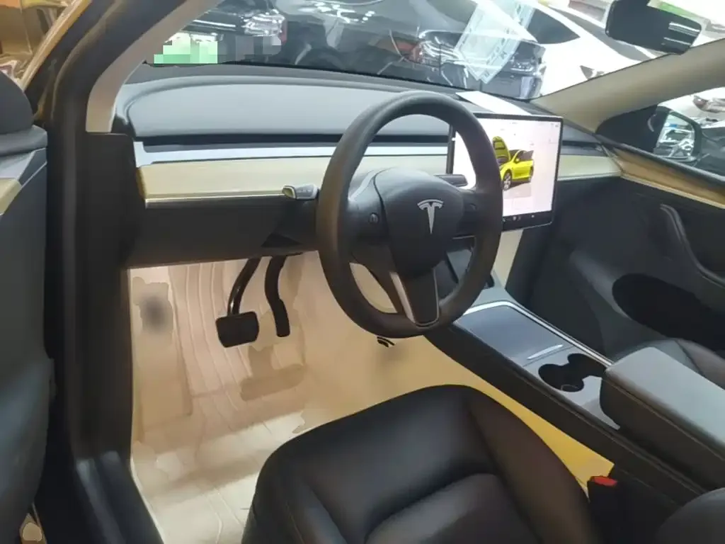 Tesla Model Y — фото 3