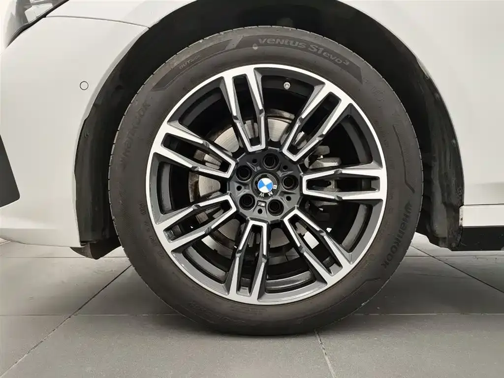 BMW 5 Series — фото 10