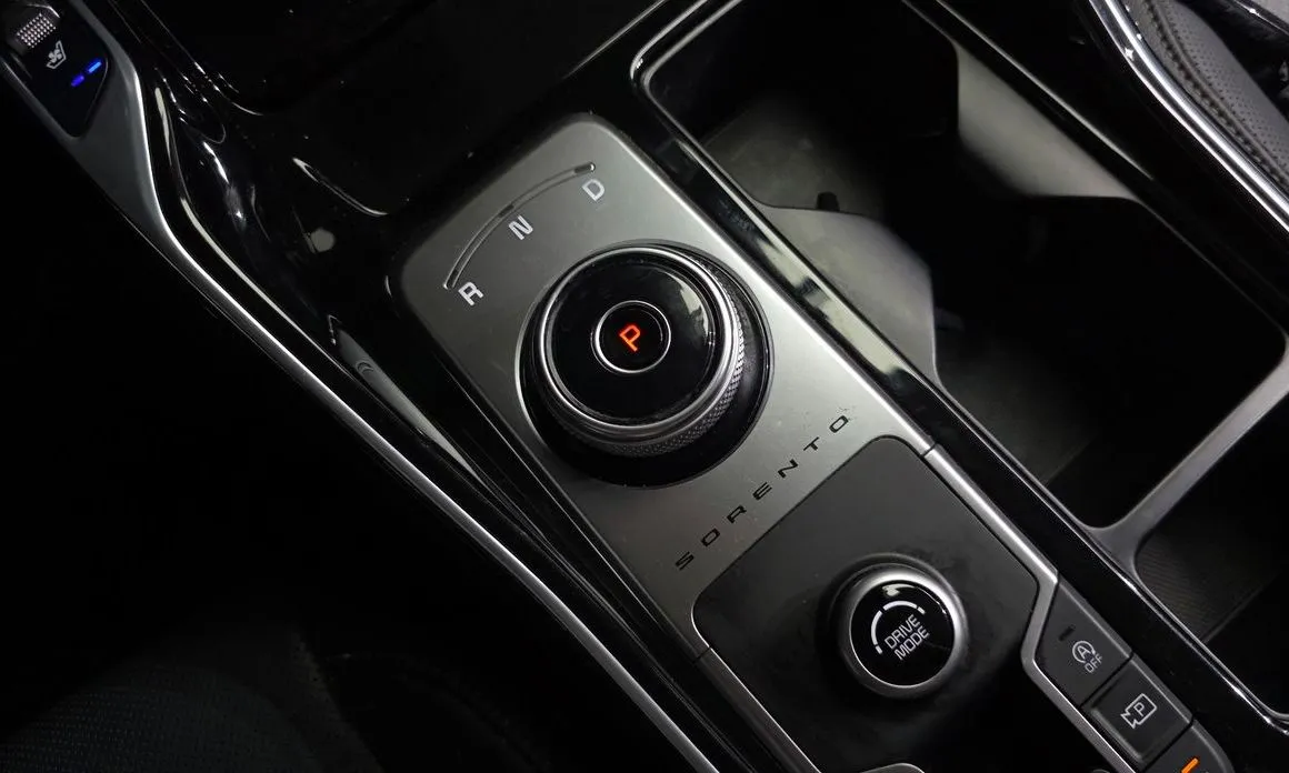 Kia Sorento — фото 8
