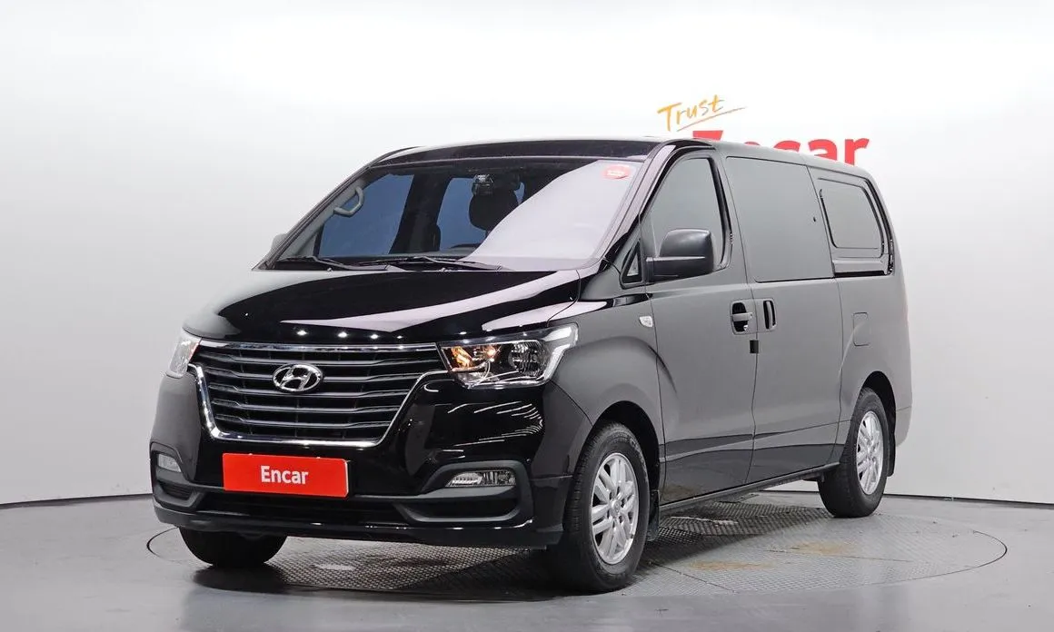 Hyundai Starex Van 5-Seater 1