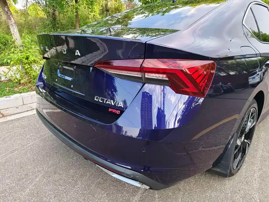 Skoda Octavia — фото 2