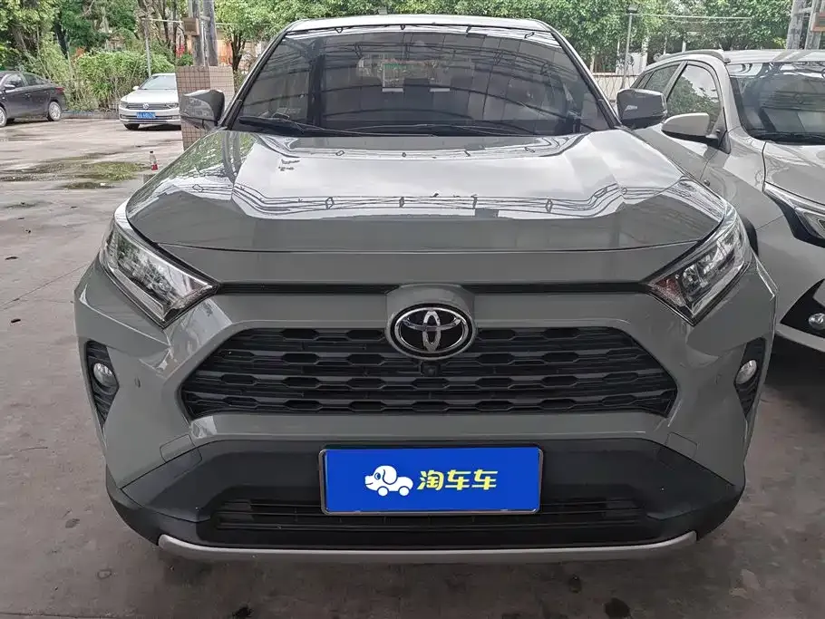Toyota RAV4 — фото 8