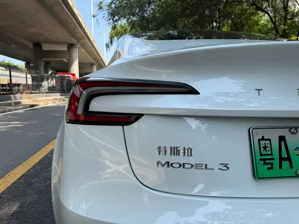 Tesla Model 3 — фото 6