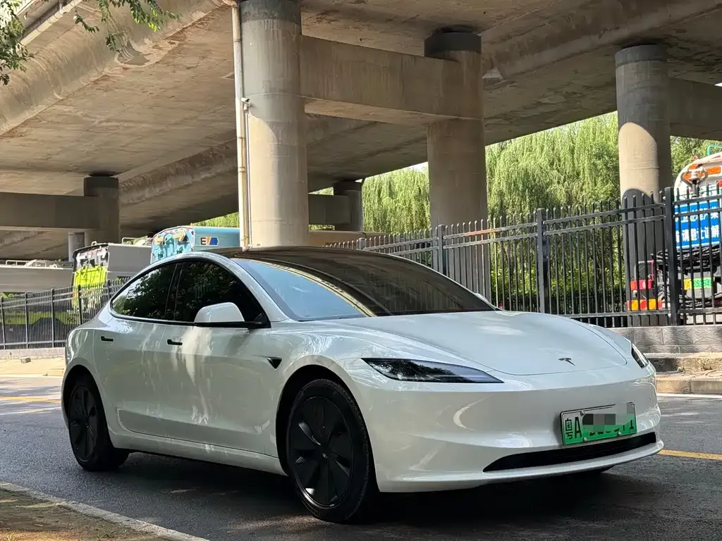 Tesla Model 3 — фото 7