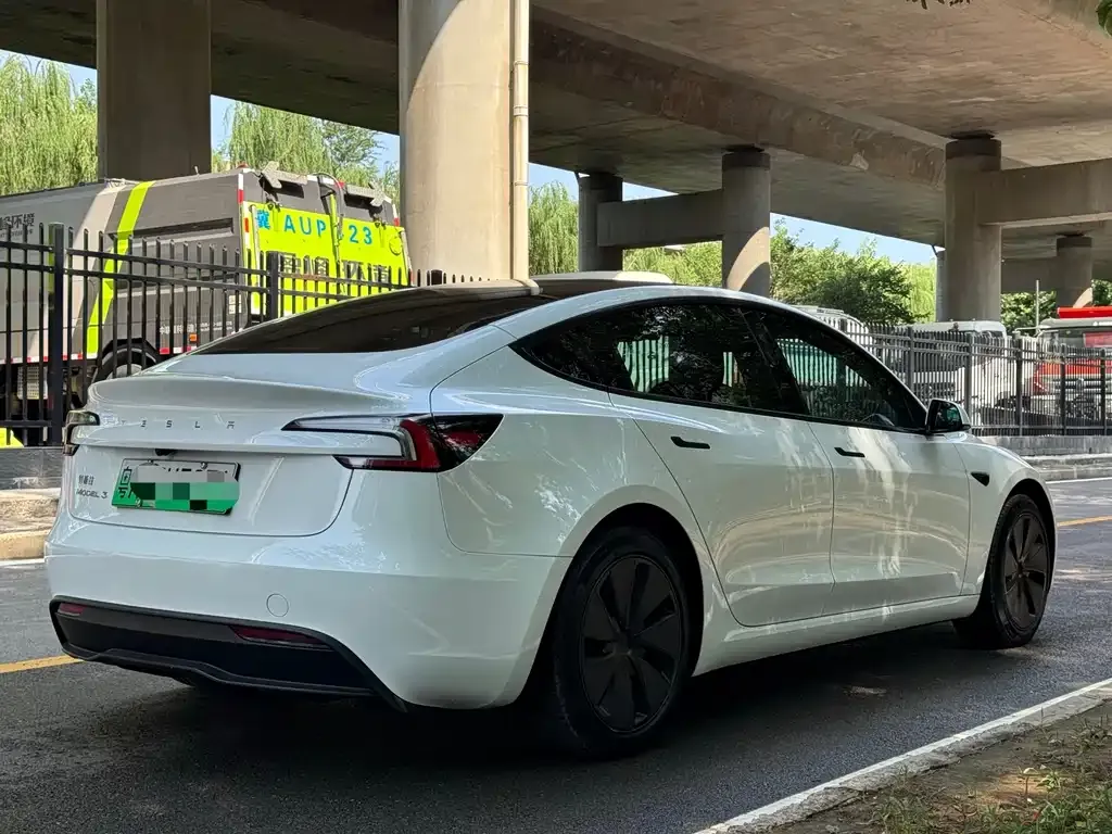 Tesla Model 3 — фото 9