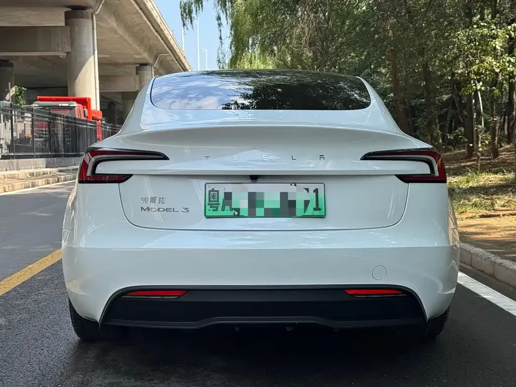 Tesla Model 3 — фото 4