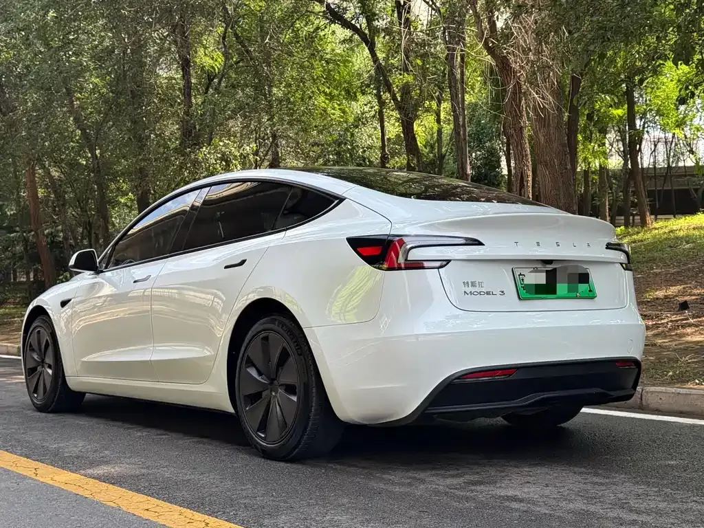 Tesla Model 3 — фото 10