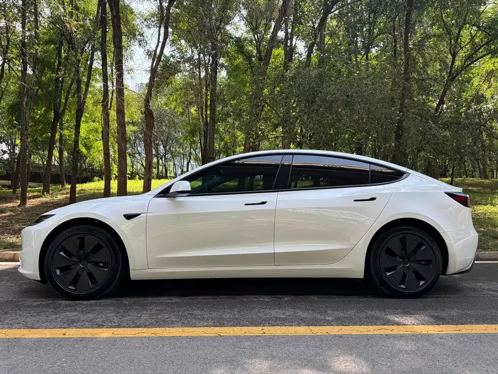 Tesla Model 3 — фото 5