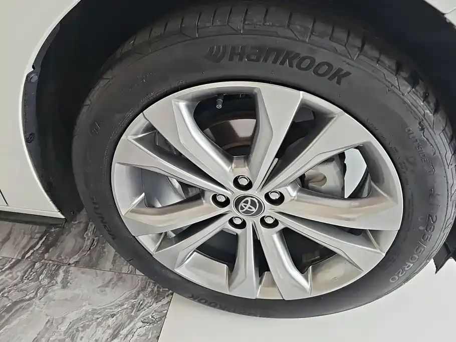 Toyota Sienna — фото 9