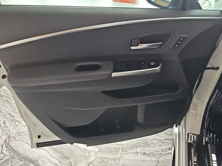 Toyota Sienna — фото 10