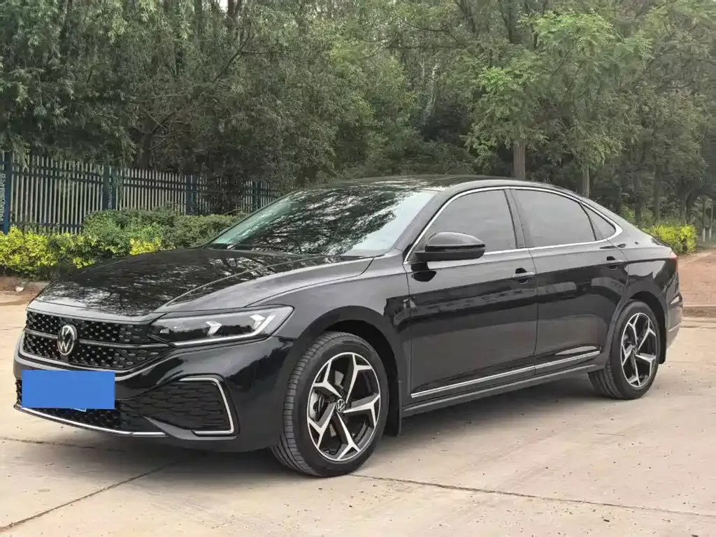 Volkswagen Passat — фото 1