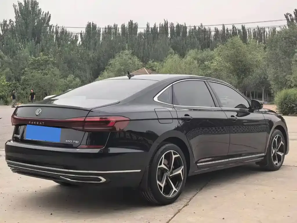 Volkswagen Passat — фото 7