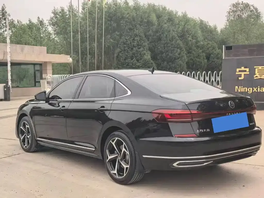 Volkswagen Passat — фото 10