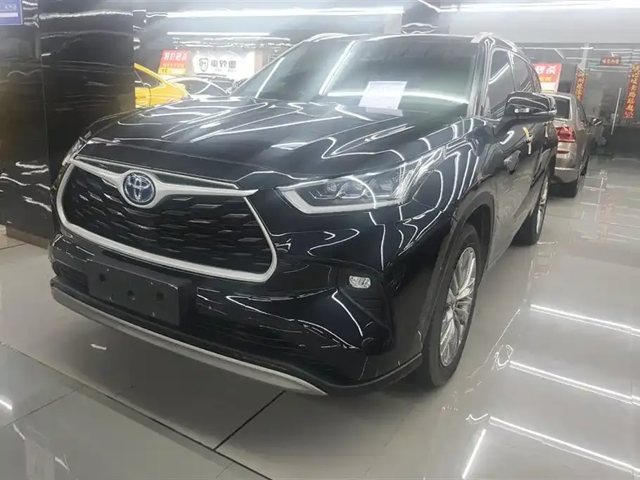 Toyota Highlander — фото 1