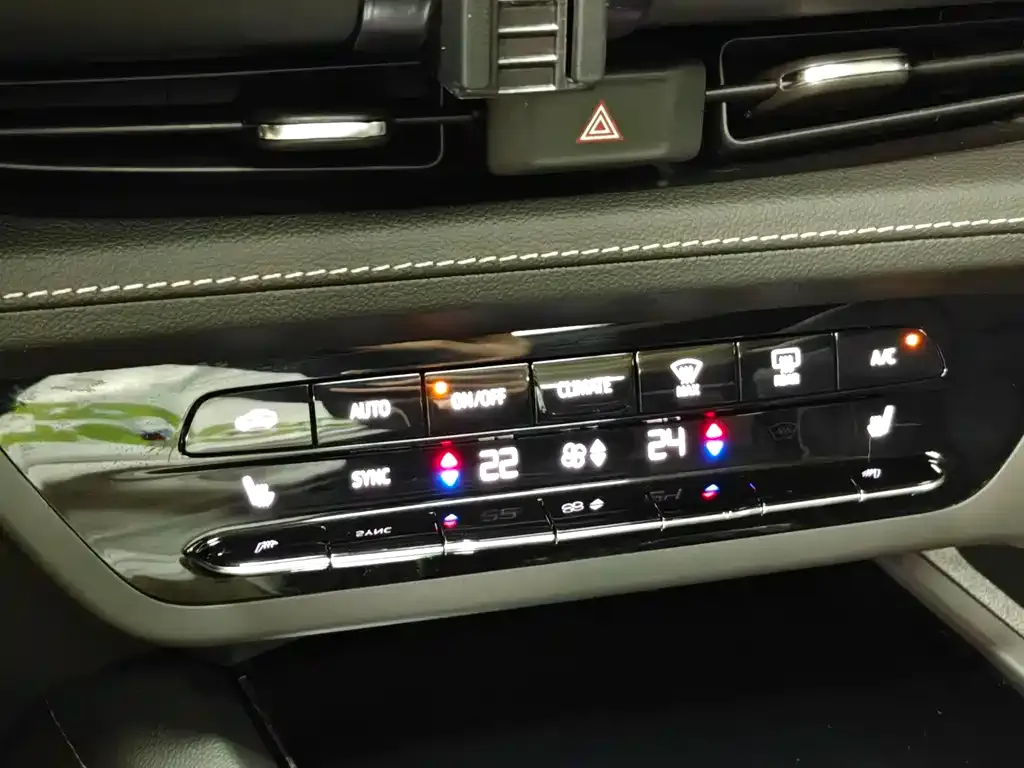 Buick Envision Plus — фото 3
