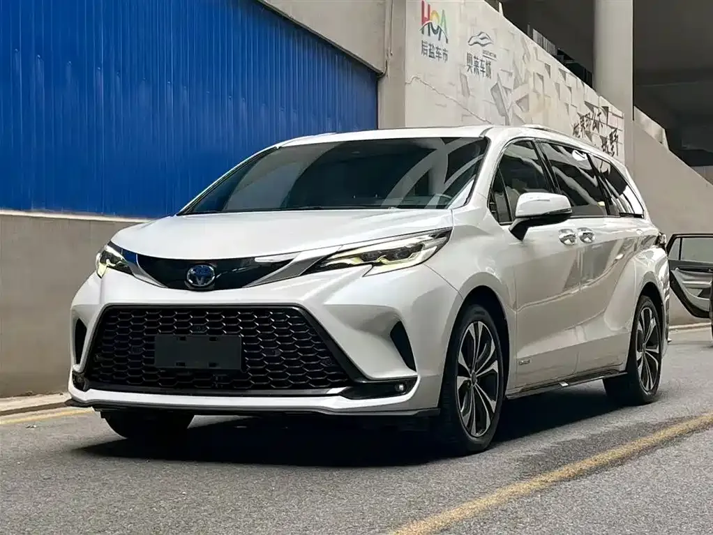 Toyota Granvia — фото 1